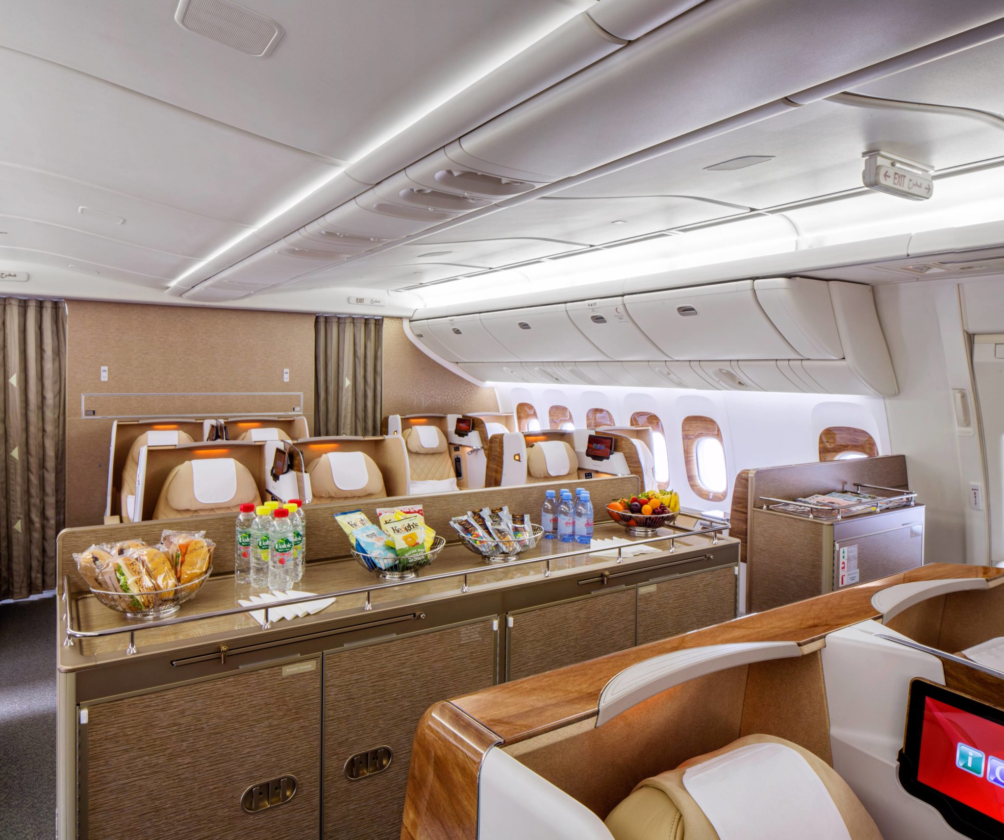 Emirates unveils new business class layout for their Boeing 777200LR