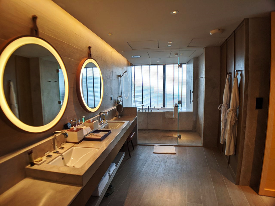 Andaz Singapore Studio Suite bathroom