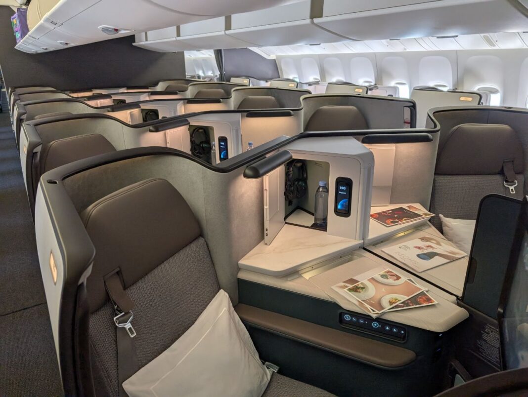 Review: Cathay Pacific B777 300ER Aria Suites Business Class (HKG SIN
